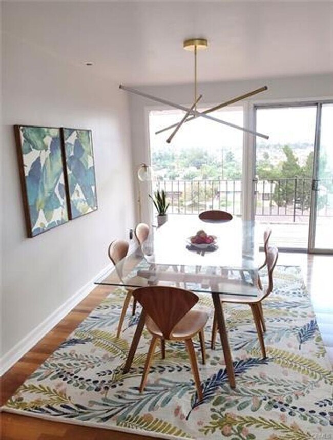 Building Photo - Rare multi-generational home