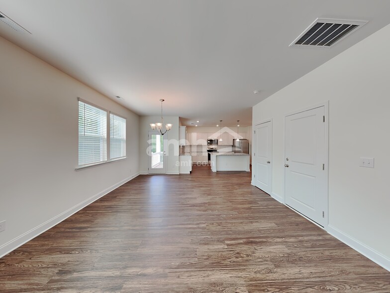 Building Photo - 131 Alaina Ct