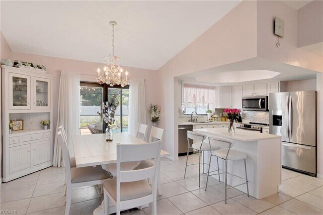 Building Photo - 4531 SW 14th Pl