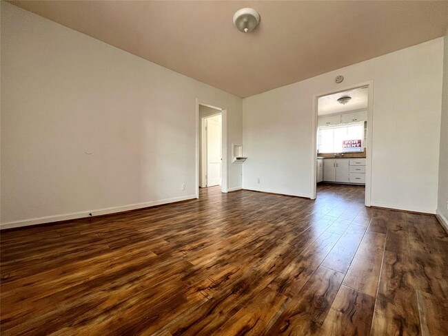 Building Photo - 3309 Grooms St