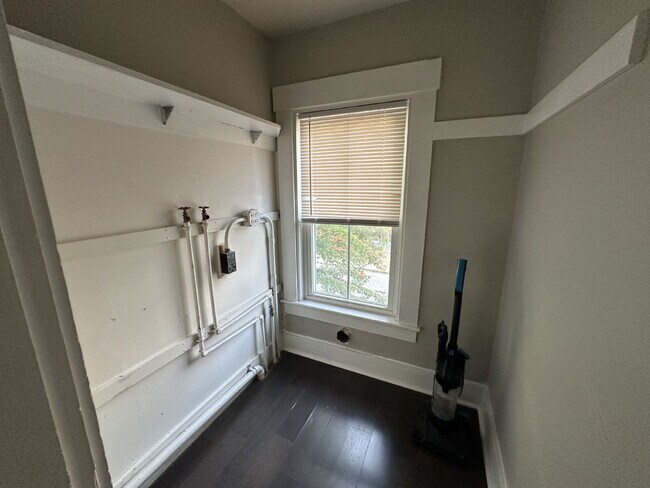 Building Photo - 55B River Street