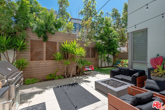 Building Photo - 5926 Firefly Pl