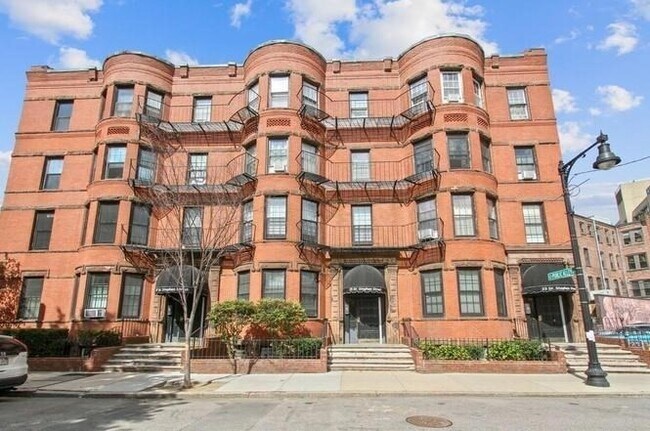 Primary Photo - 25 St Stephen St