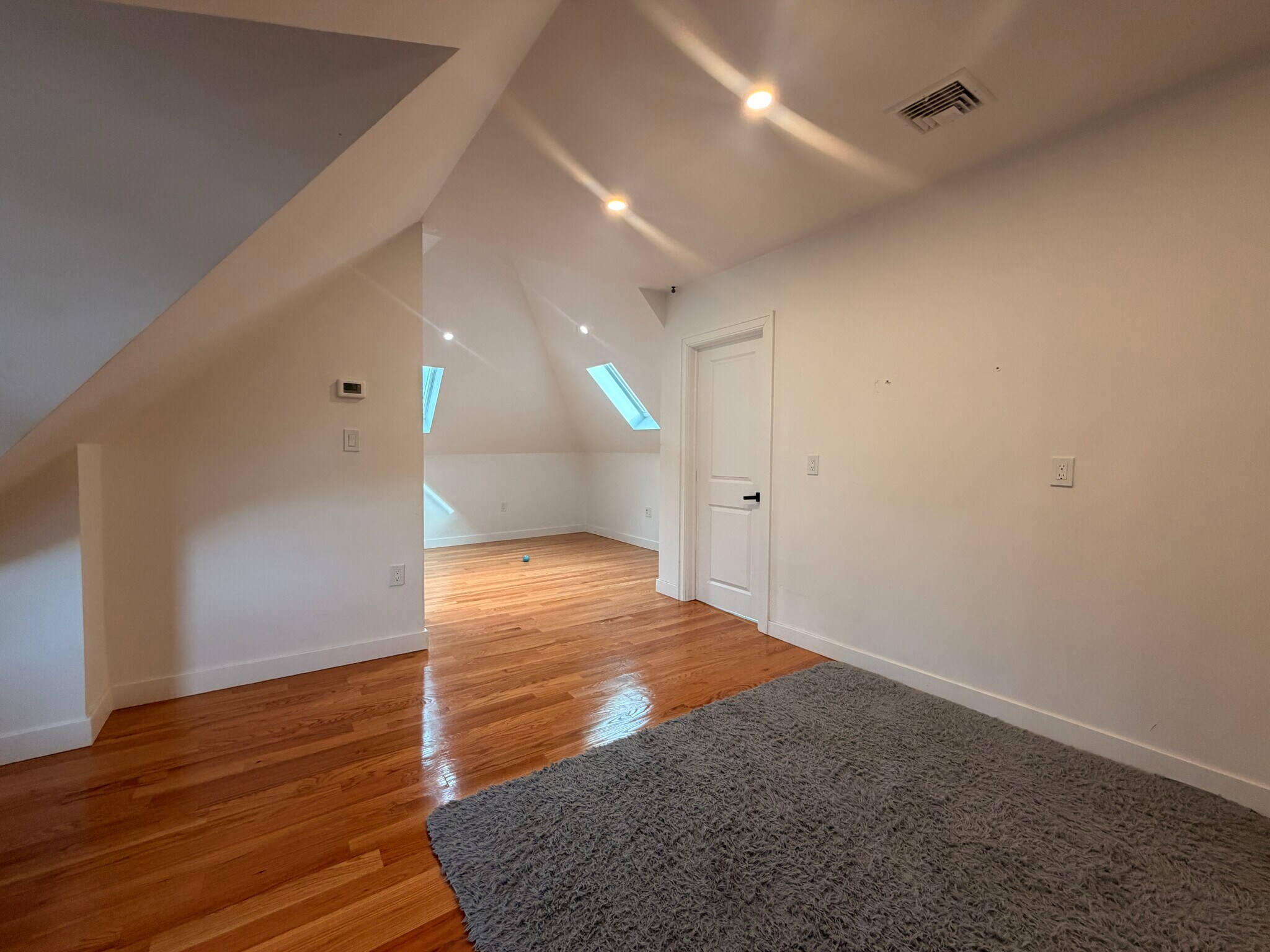 Building Photo - 82 Albertina St