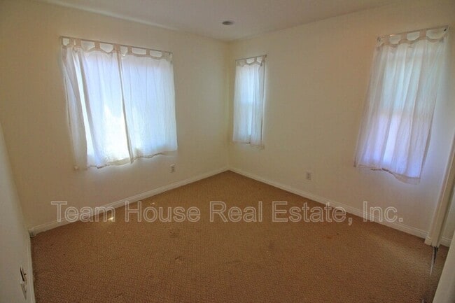Building Photo - 28440 Mirabelle Ln