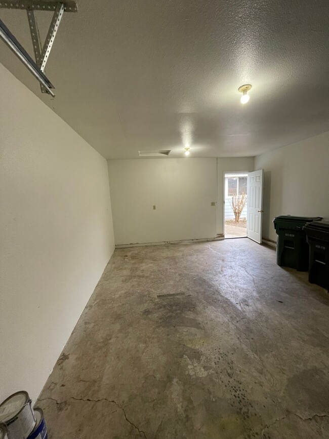Building Photo - 367