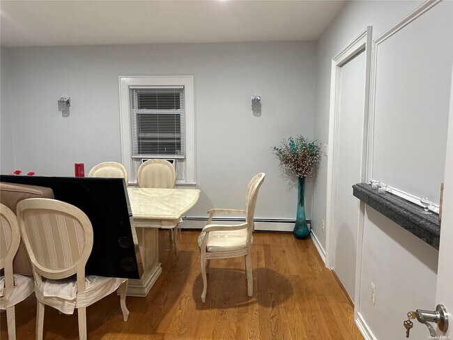 Building Photo - 875 Pilgrim Ave