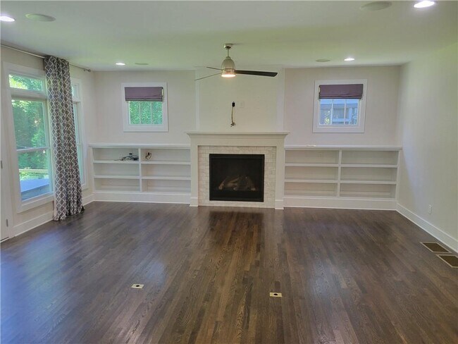 Building Photo - 2241 Cavanaugh Ave SE