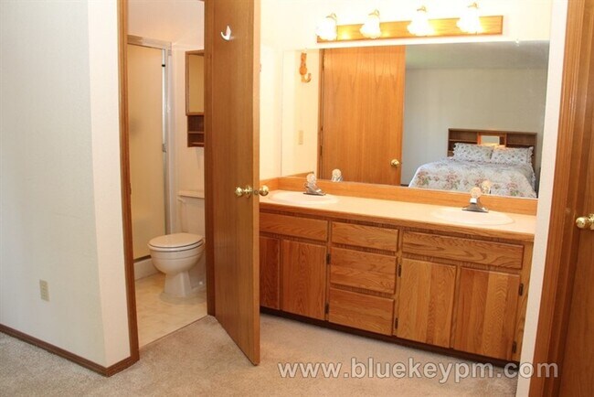 Building Photo - 3 Bed 1.5 Baths Home in East Cascade Park