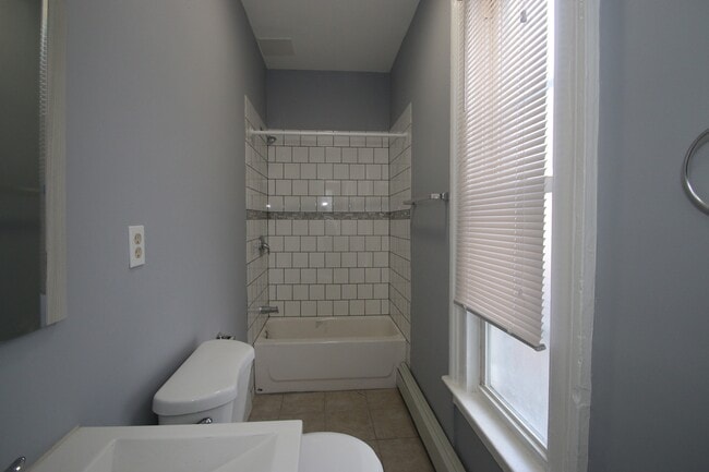 Building Photo - 273 Lloyd St