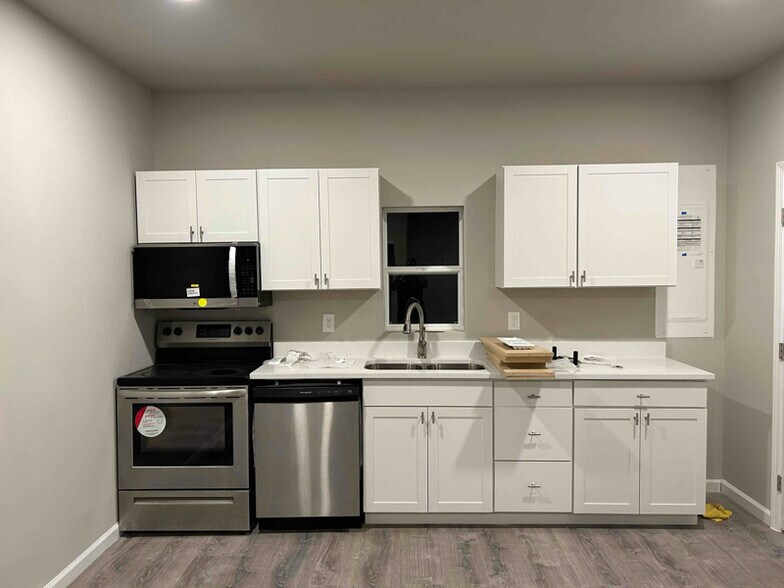 Building Photo - 513 Ruths Dr