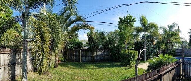 Building Photo - 1335 Boxwood Dr