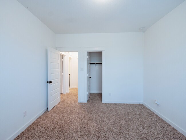 Building Photo - 4104 Willow Grove Ave