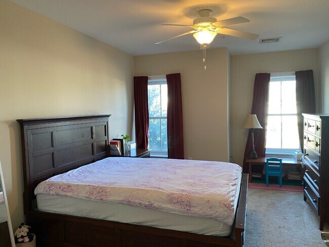 Building Photo - 245 Cambridge St