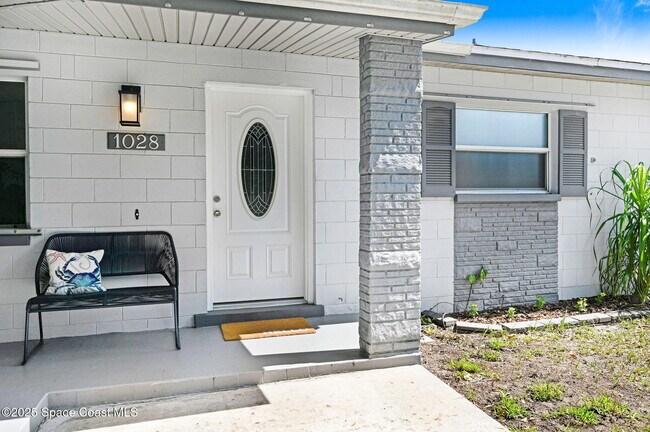 Building Photo - 1028 Coronado Dr