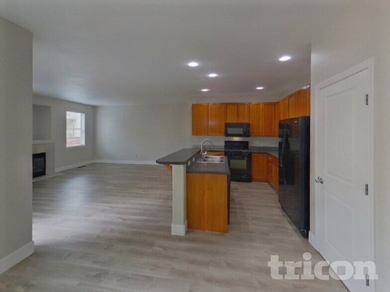 Building Photo - 11893 Dunhill Rd