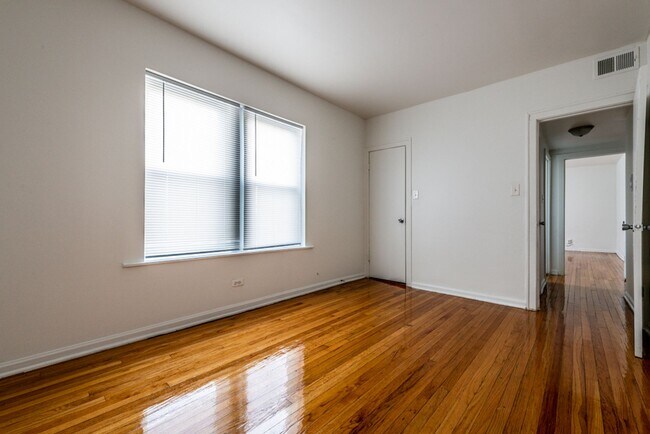 Building Photo - 1123 N Lawler Ave Chicago, IL 60651