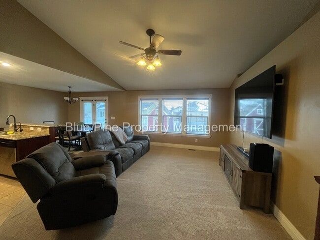 Building Photo - 2717 Mary Dr