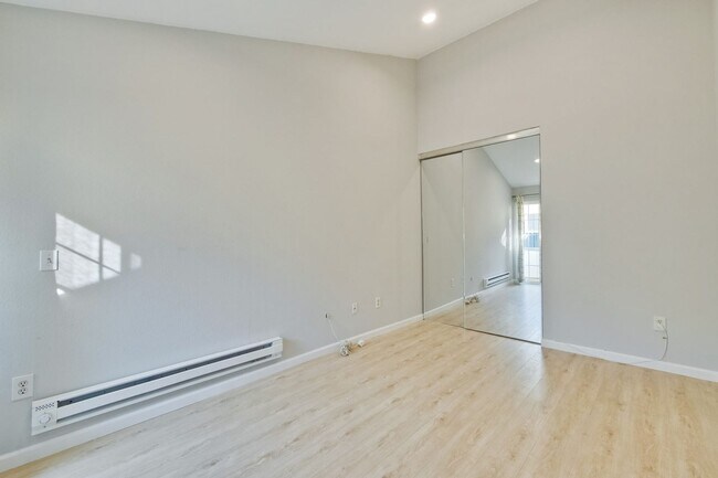 Building Photo - Remodeled 2 Bed 2 Bath Modern Condo with Bonus Loft Area