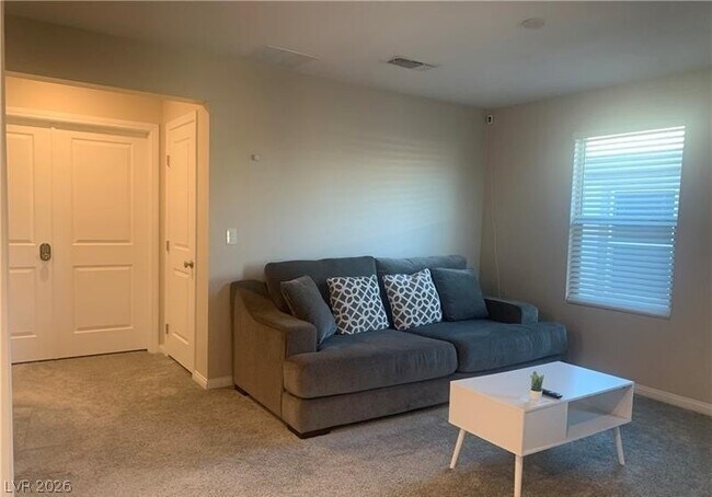 Building Photo - 10688 Silver Pond Ave