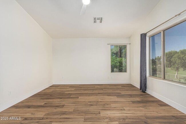 Building Photo - 602 W Canary Way