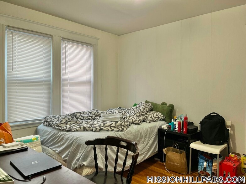 Building Photo - 2 Mission St