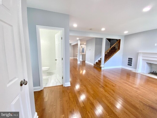 Building Photo - 1318 Ingraham St NW