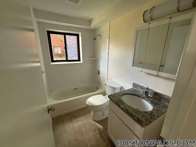 Building Photo - 15 Chester St