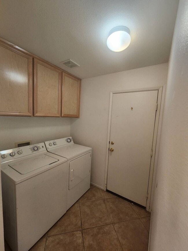 Building Photo - Beautiful Home in the Desert Vista Community