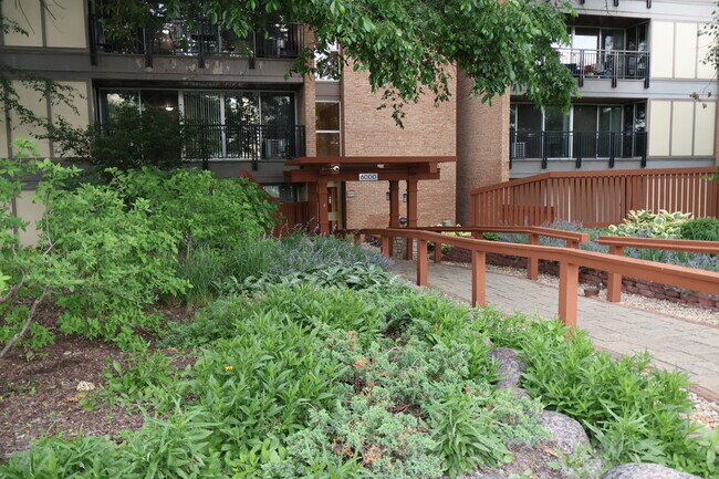 Primary Photo - 6000 Oakwood Dr