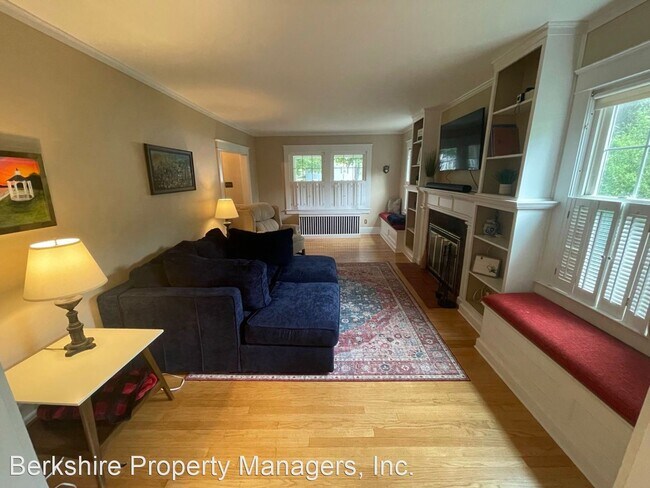 Building Photo - 3 br, 1.5 bath House - 65 Spadina