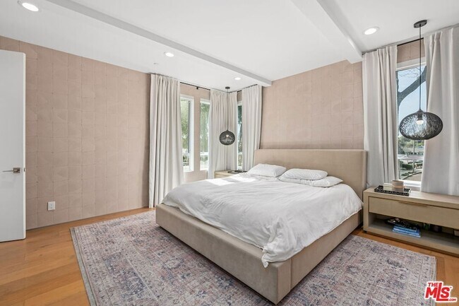 Building Photo - 2736 Armacost Ave