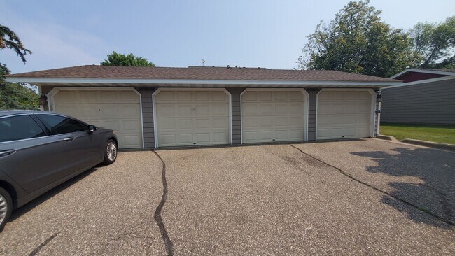 Building Photo - Main Floor Condo Available September 1, Up...