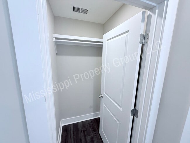 Building Photo - 1405 Pleasant Dr