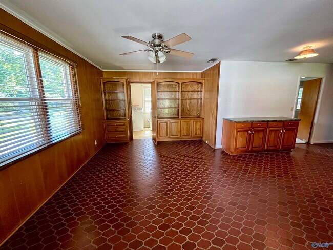 Building Photo - 415 Harolds Dr NW