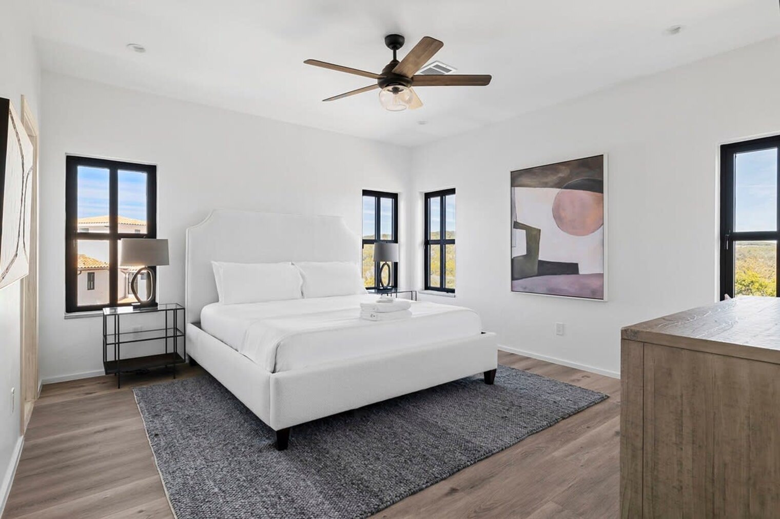 Building Photo - 2701 Bumble Bee Dr