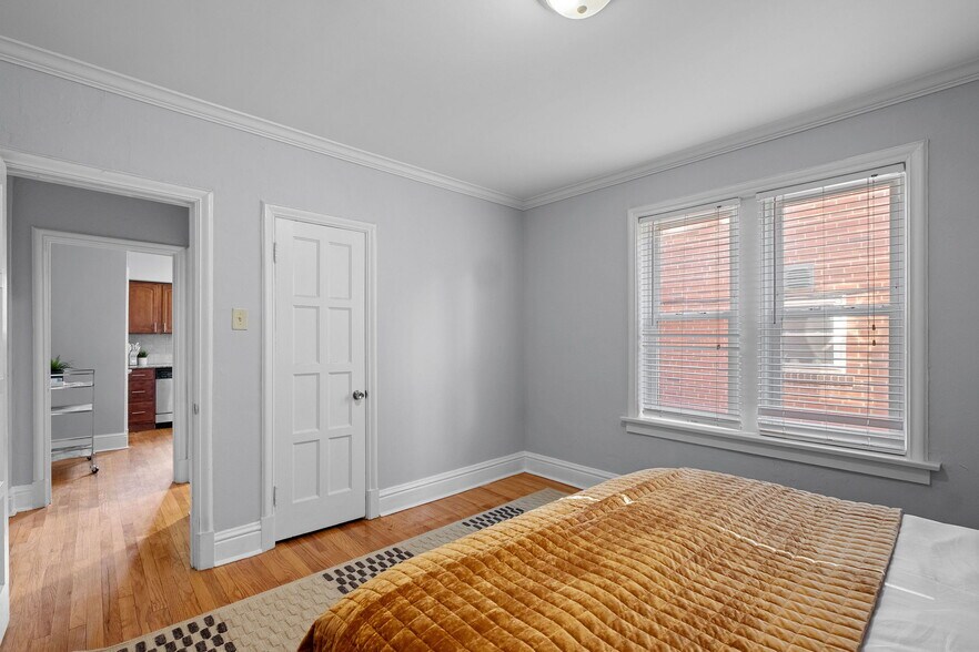 Building Photo - 7055 Dartmouth Ave