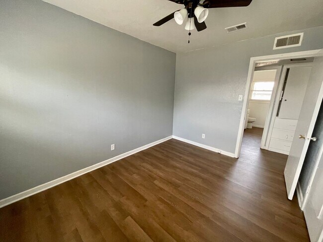 Building Photo - 4 bed 2 bath now available