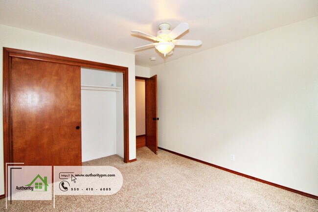 Building Photo - 3345 Golden Heights Dr