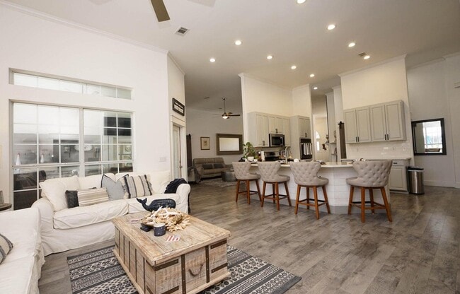 Building Photo - 83 Azure Pl