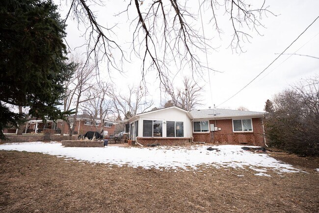 Building Photo - 180 Estes St