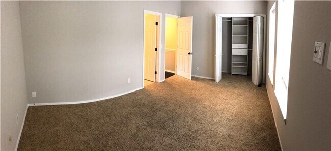 Building Photo - 2 Bed/2.5 Bath townhome - great Doraville ...