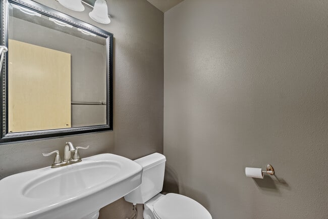 Building Photo - 8619 Delridge Way