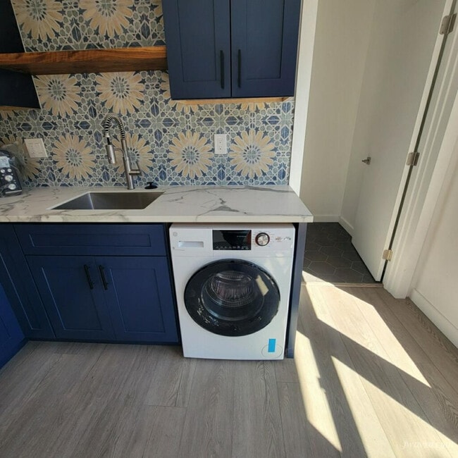 Building Photo - 939 26th St