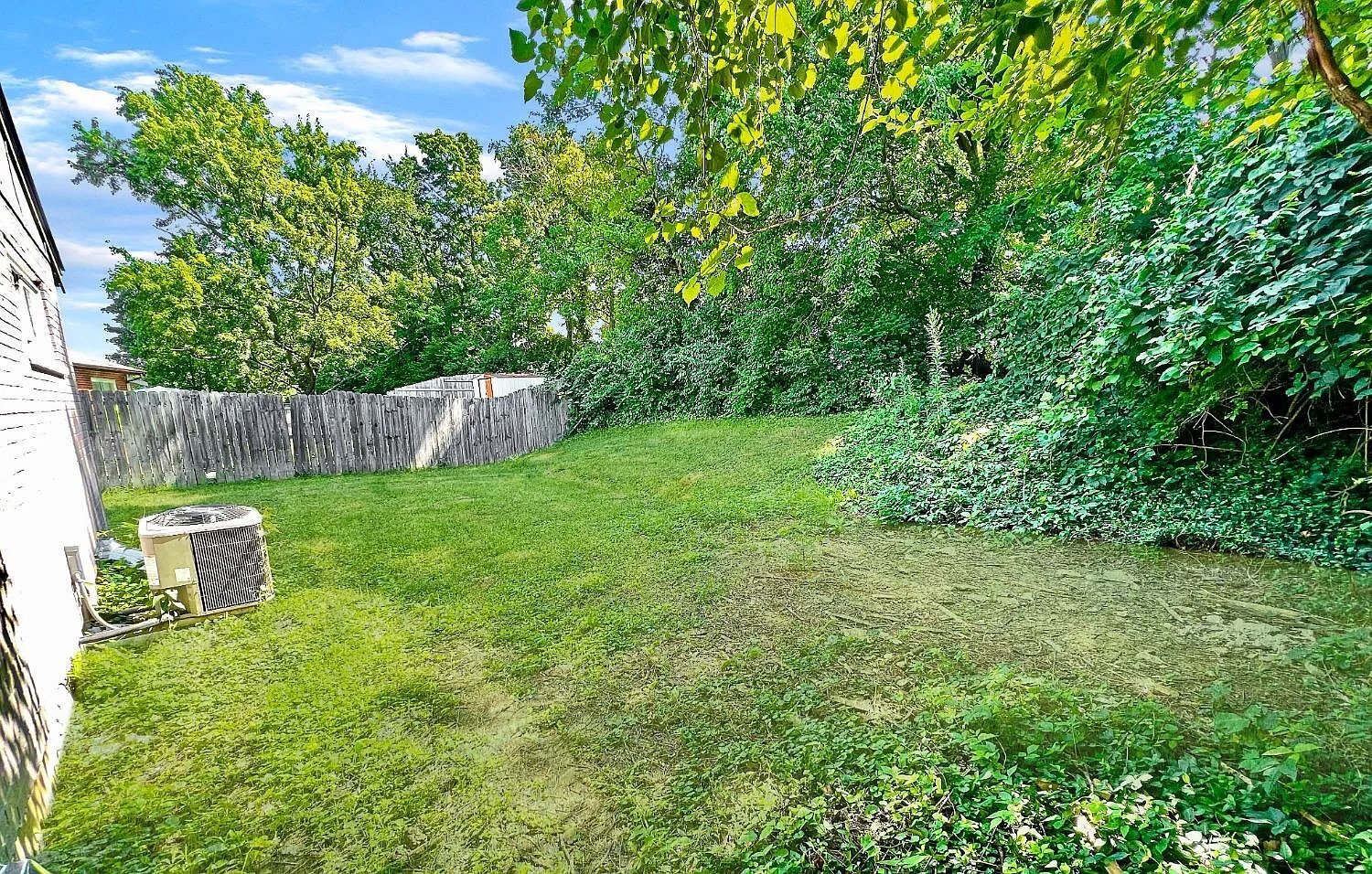 Building Photo - 2040 Faywood Dr