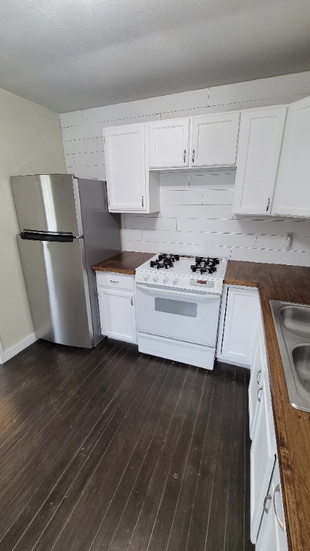 Building Photo - 208 W Chester St