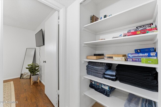 Building Photo - 516 N Hobson Plaza