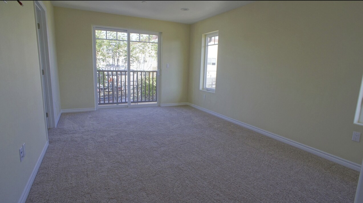 master bedroom (empty) - 532 N Francisca Ave