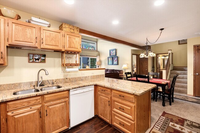 Building Photo - Silverthorne Condo – Winter Seasonal Lease...