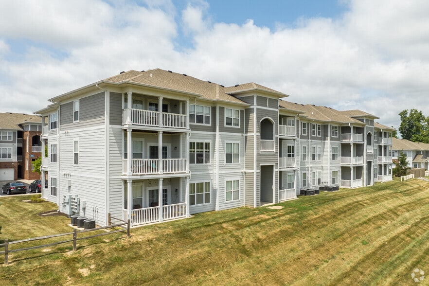 Building Photo - OAK CROSSING